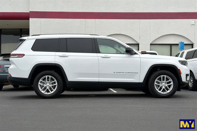 Used 2022 Jeep Grand Cherokee L Laredo w/ Luxury Tech Group I RWD image 3