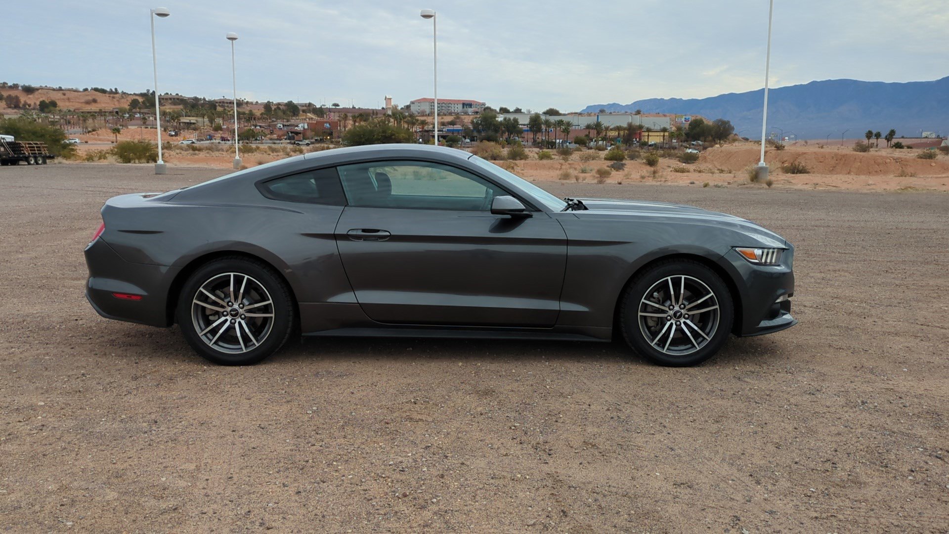 Used 2017 Ford Mustang Coupe image 2