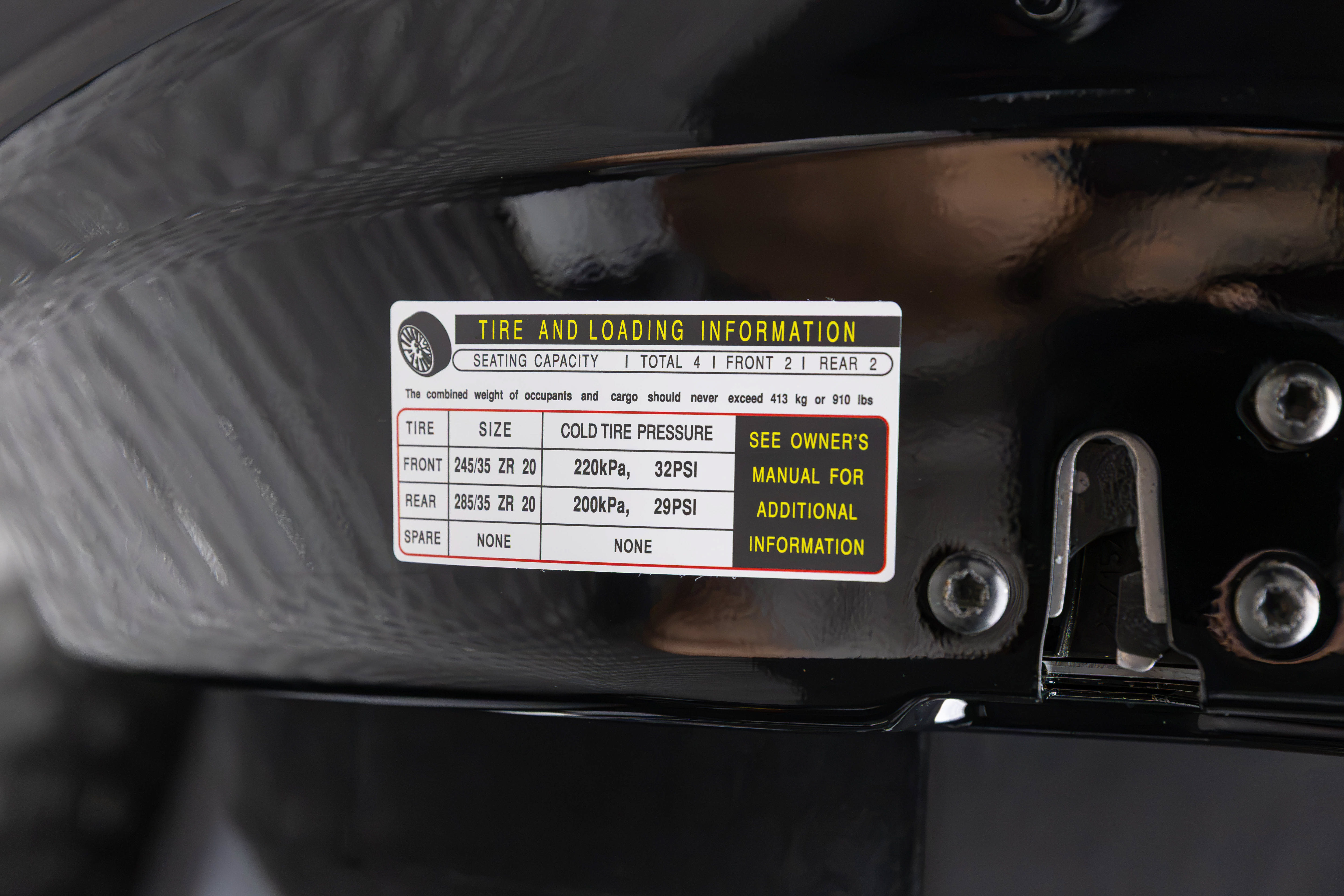 Certified 2025 Ferrari Roma Spider RWD image 38