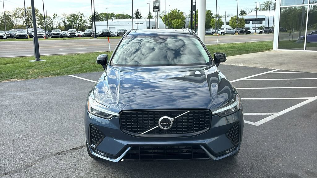 Certified 2025 Volvo XC60 B5 Plus AWD/4WD image 5