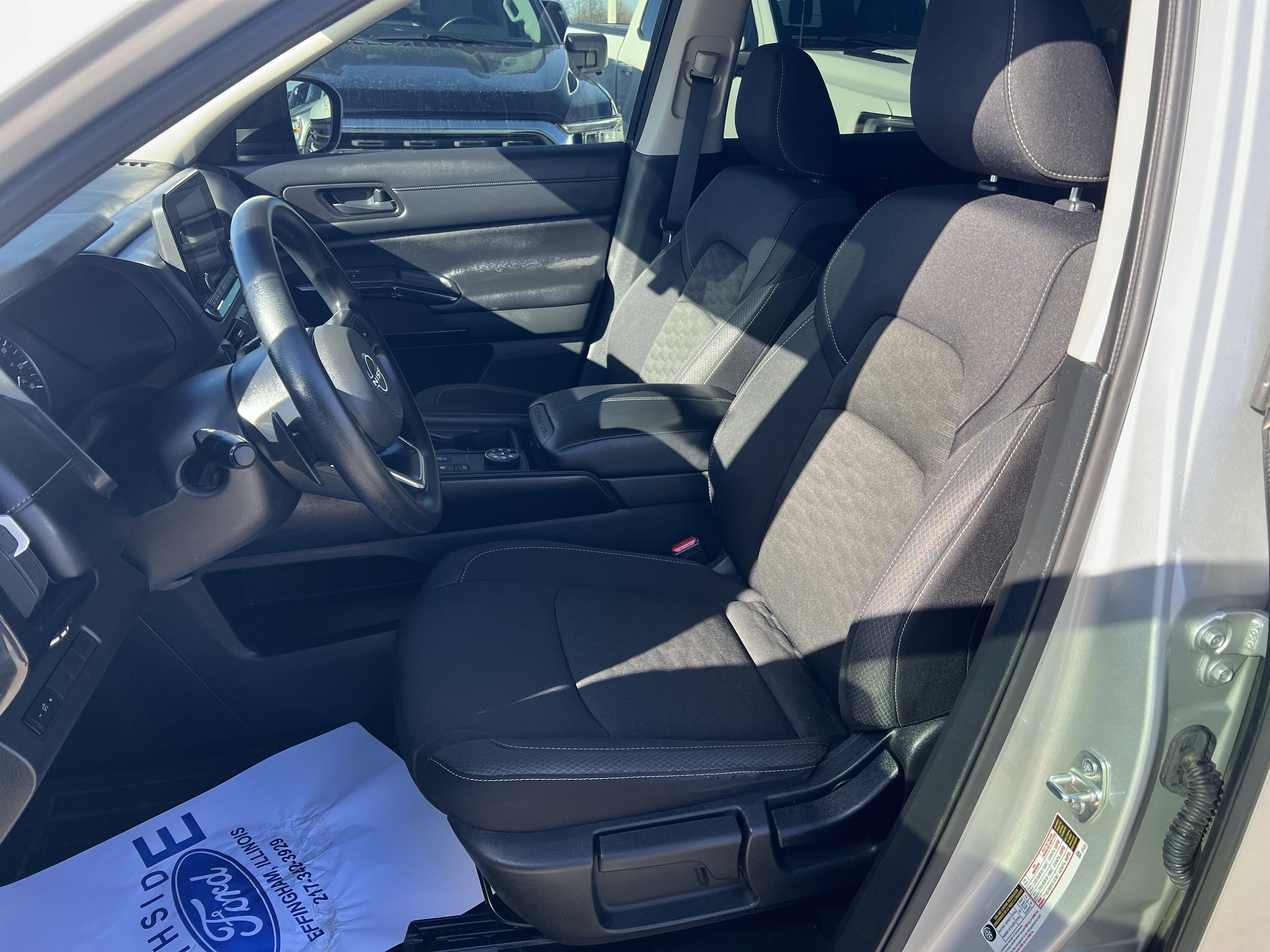 Used 2024 Nissan Pathfinder S image 13