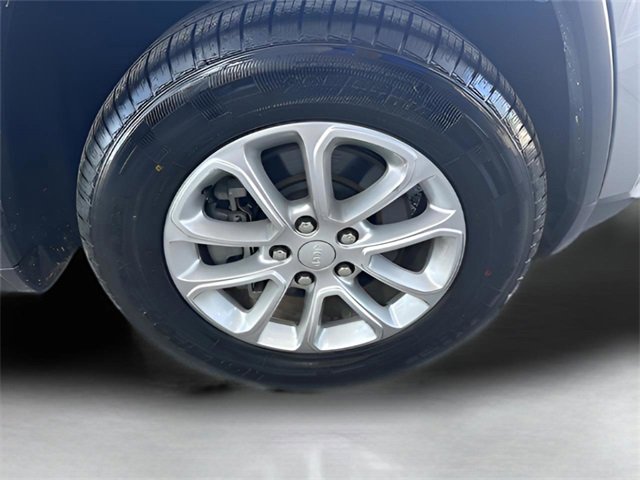 Used 2021 Jeep Grand Cherokee Laredo image 11