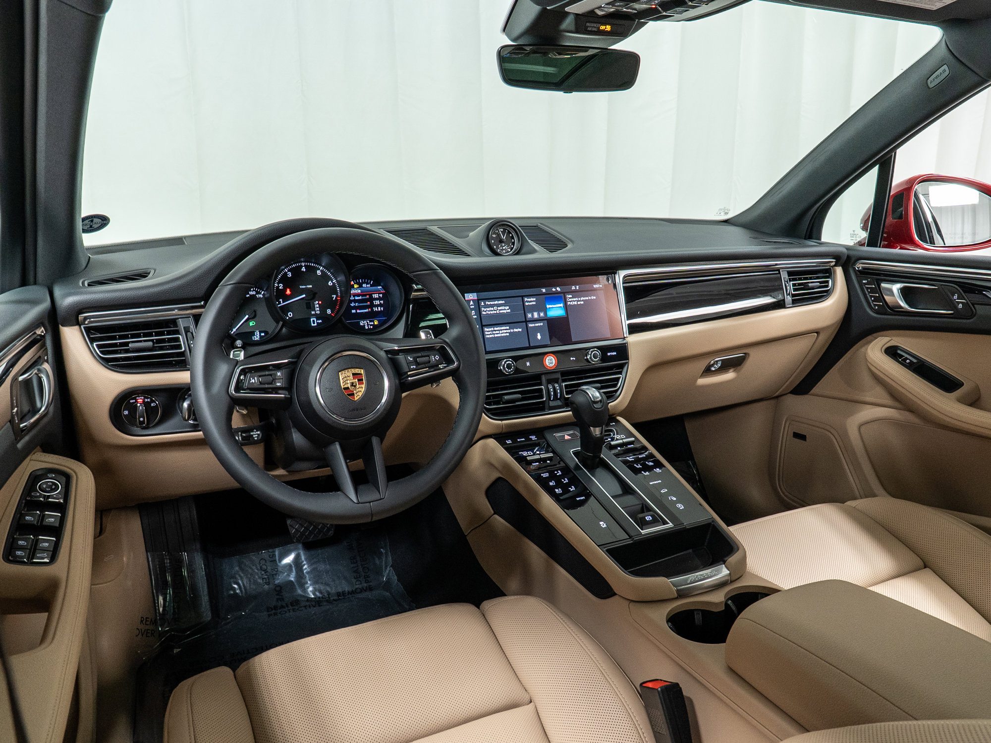 Used 2025 Porsche Macan image 19