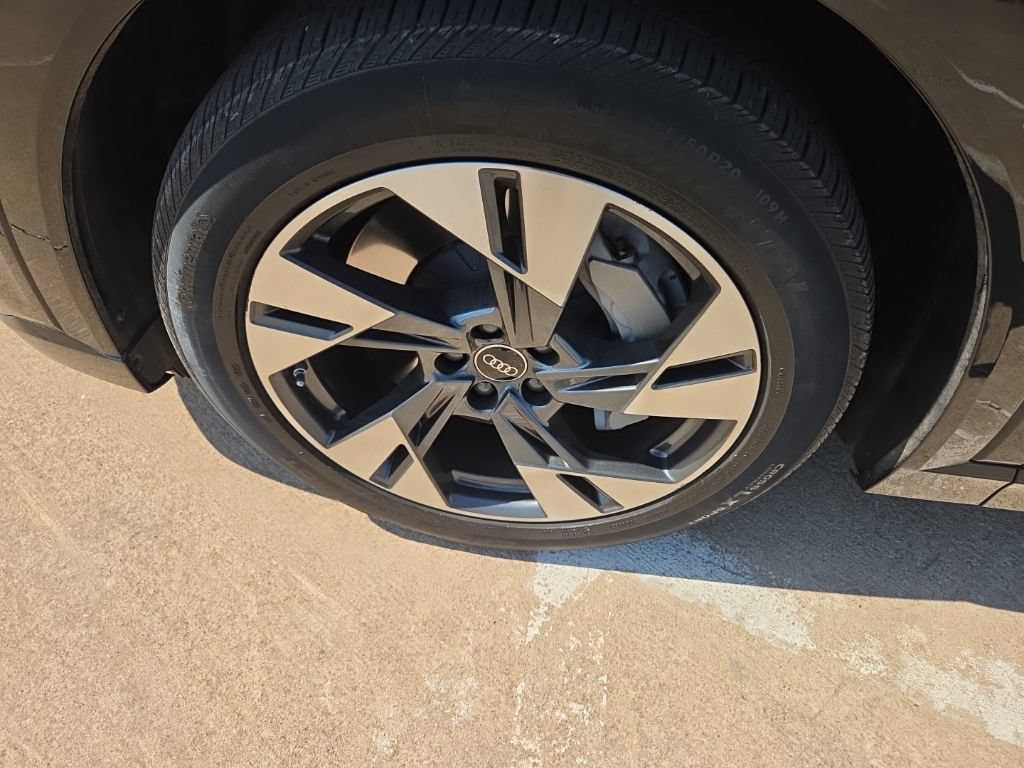 Used 2022 Audi e-tron Premium Plus AWD/4WD image 12