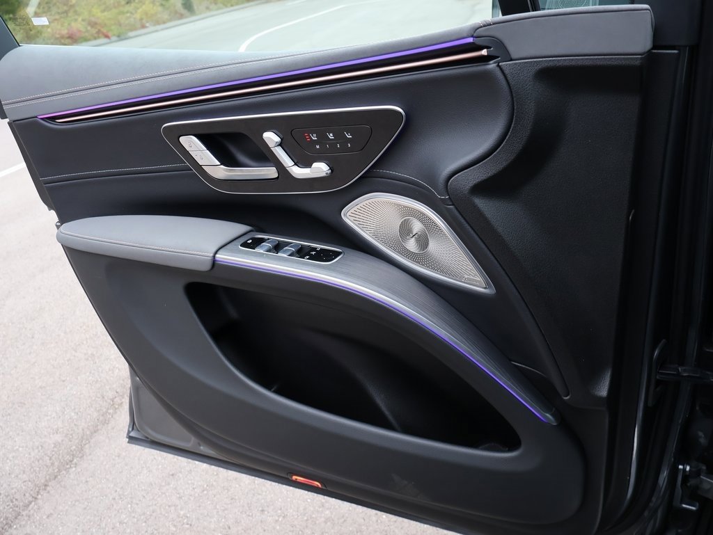 Used 2023 Mercedes-Benz EQS 580 4MATIC SUV image 37