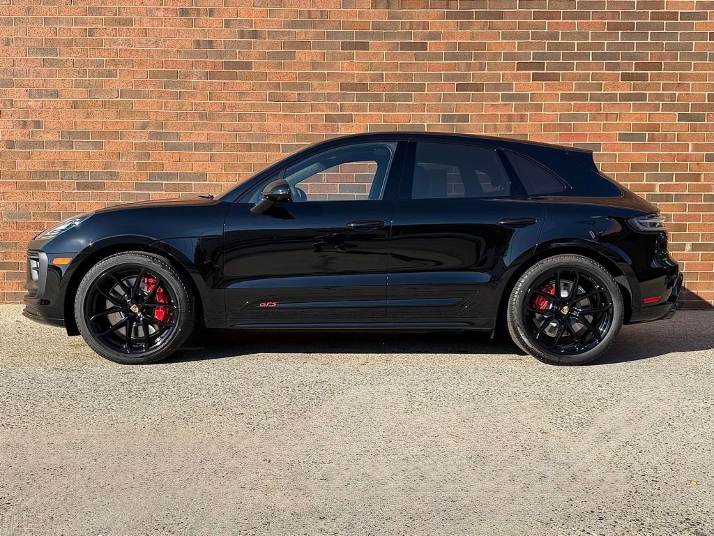 New 2026 Porsche Macan GTS image 2
