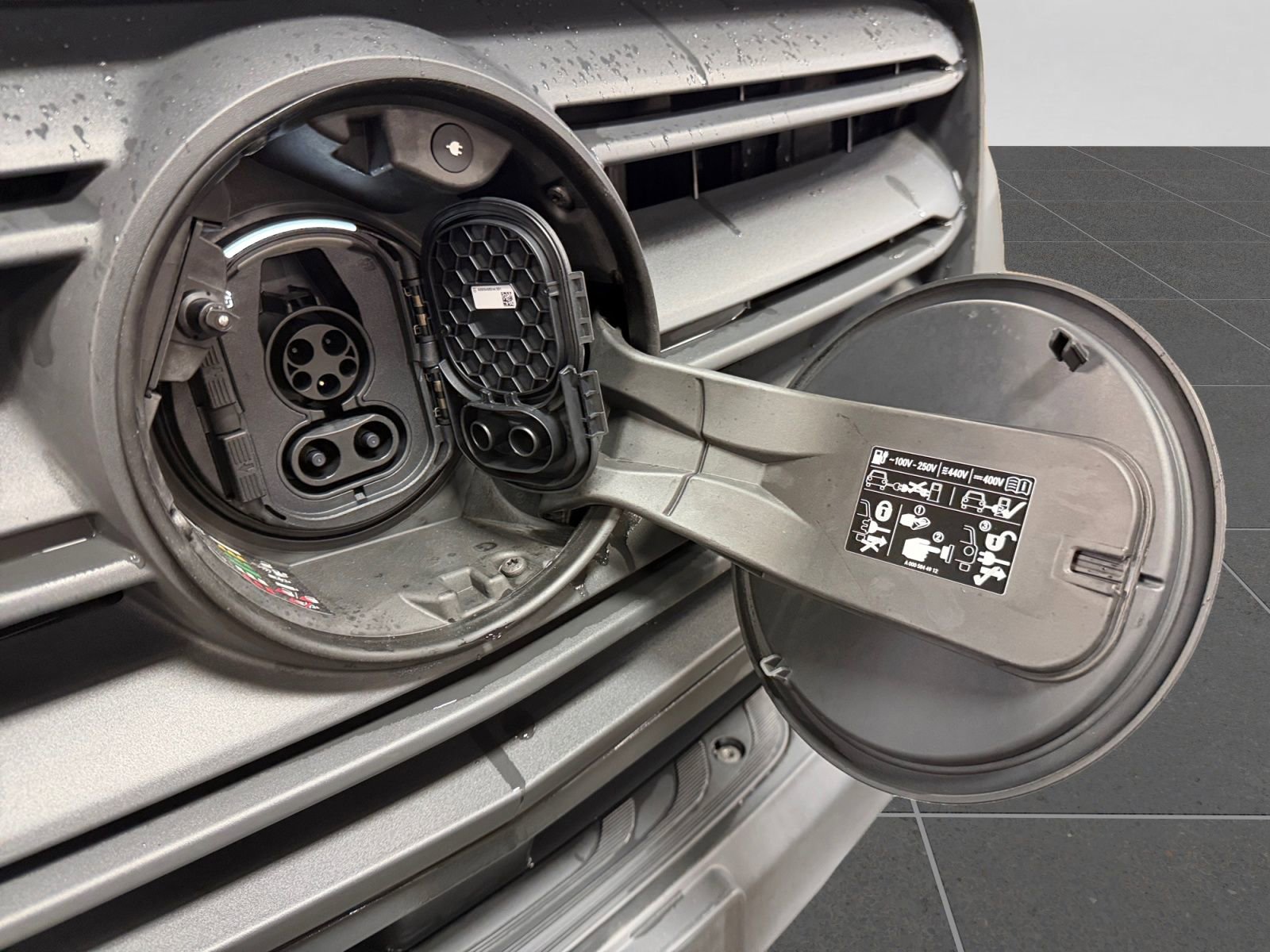 Used 2024 Mercedes-Benz eSprinter 170 Cargo image 45