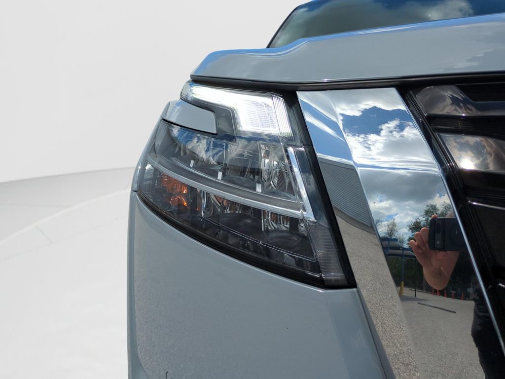 Certified 2023 Nissan Pathfinder SL image 9
