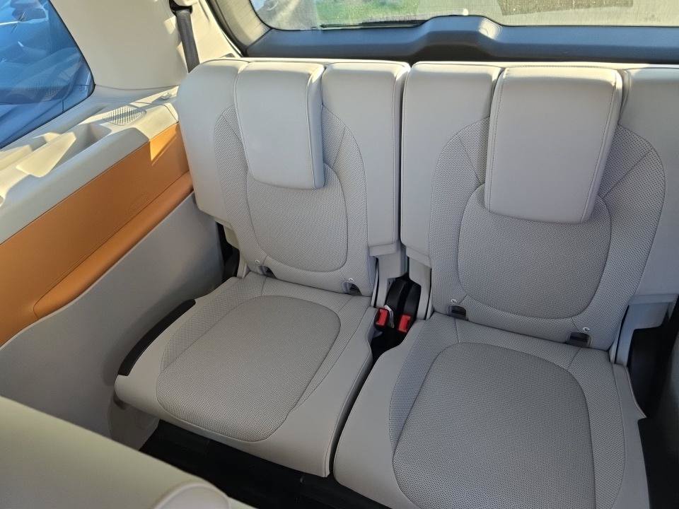 Used 2025 Volkswagen ID. Buzz Pro S Plus RWD image 19