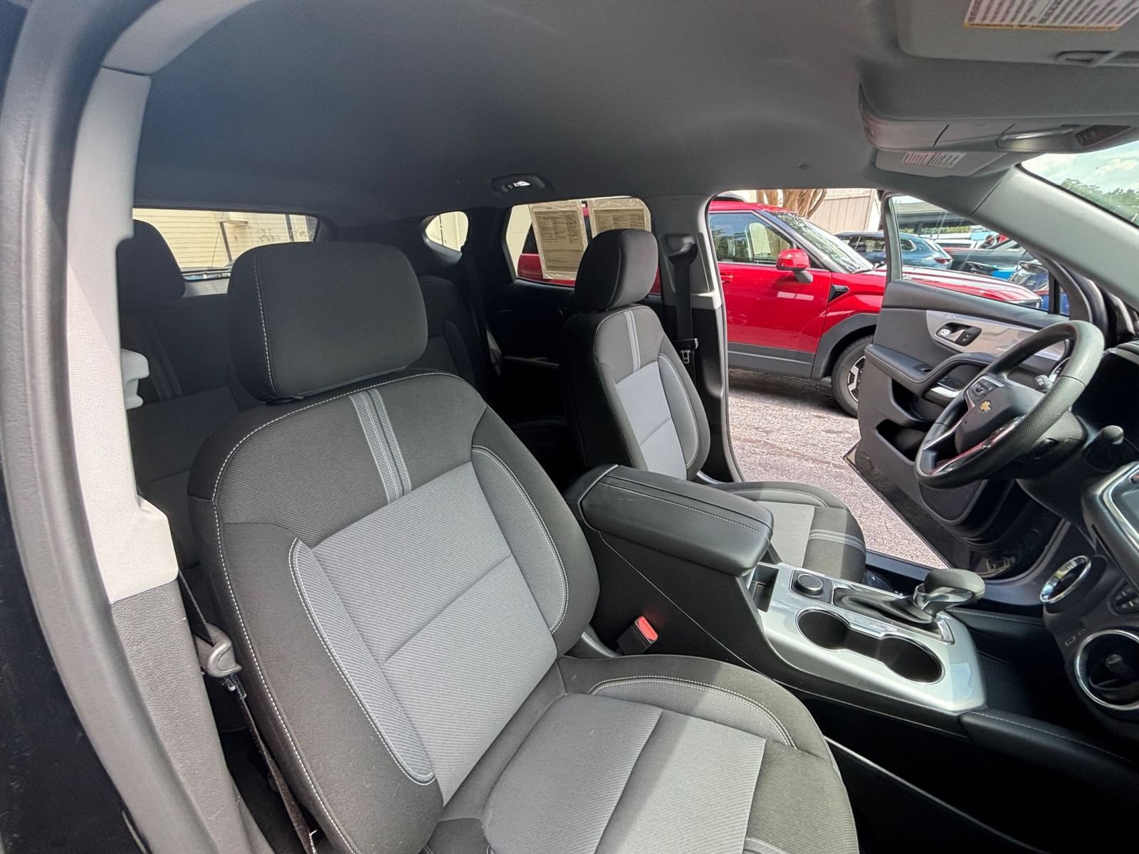 Used 2025 Chevrolet Blazer LT FWD image 21