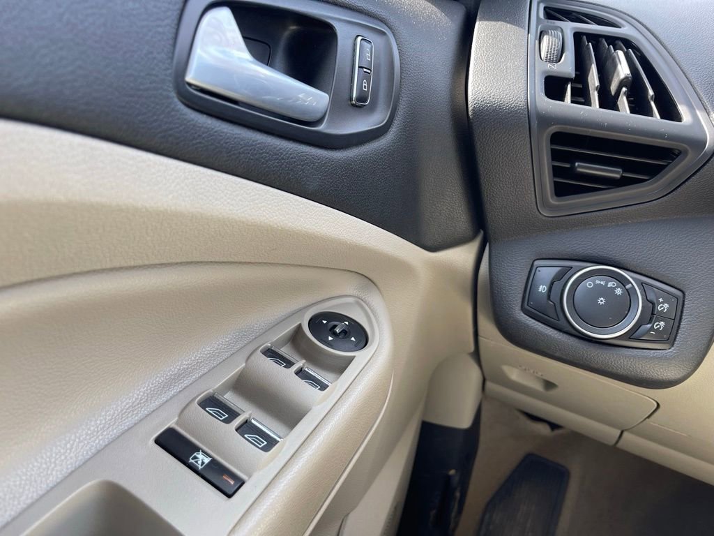 Used 2015 Ford Escape SE w/ Equipment Group 201A image 10