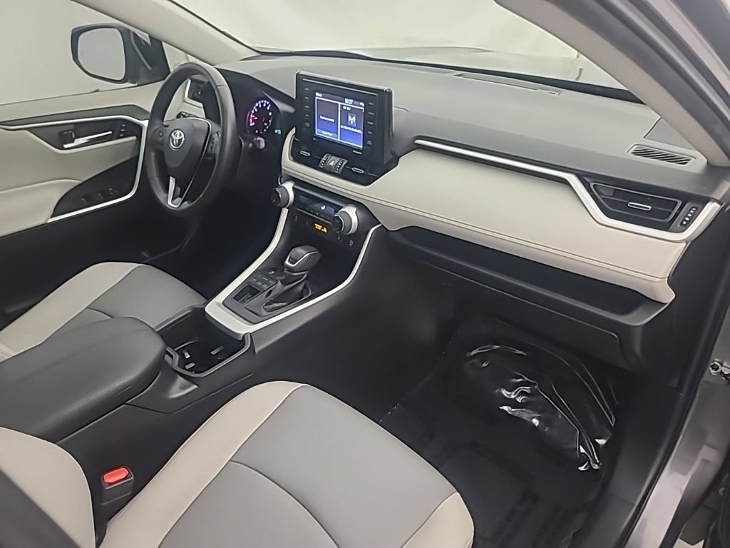 Used 2022 Toyota RAV4 XLE Premium AWD/4WD image 15