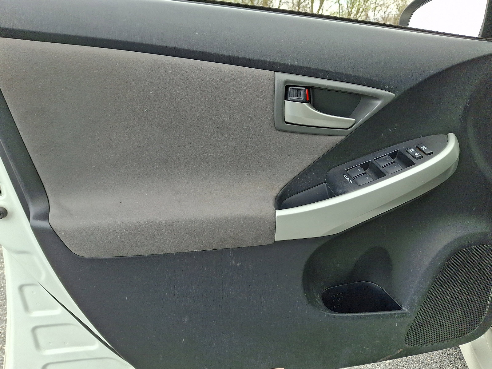 Used 2014 Toyota Prius Two image 12