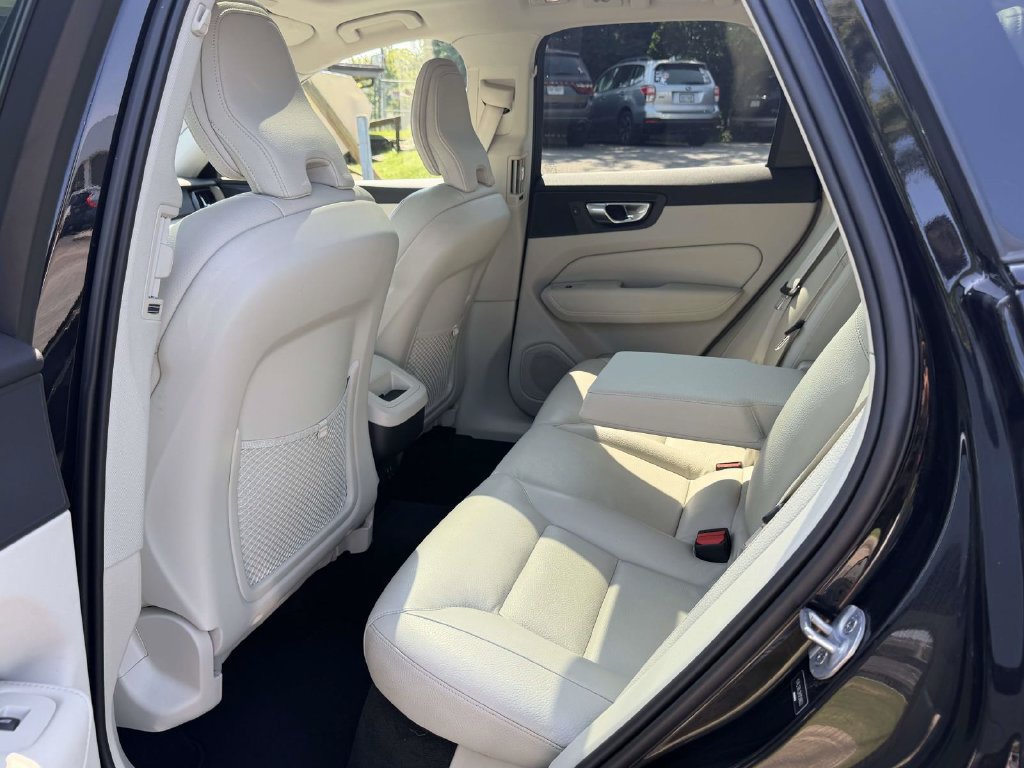 Used 2024 Volvo XC60 B5 Plus AWD/4WD image 15