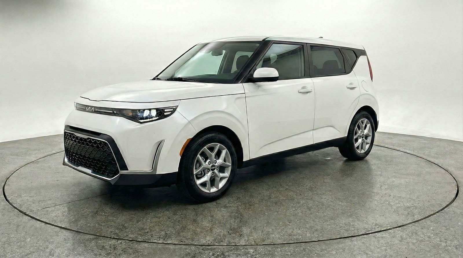 Used 2025 Kia Soul LX w/ LX Technology Package image 3