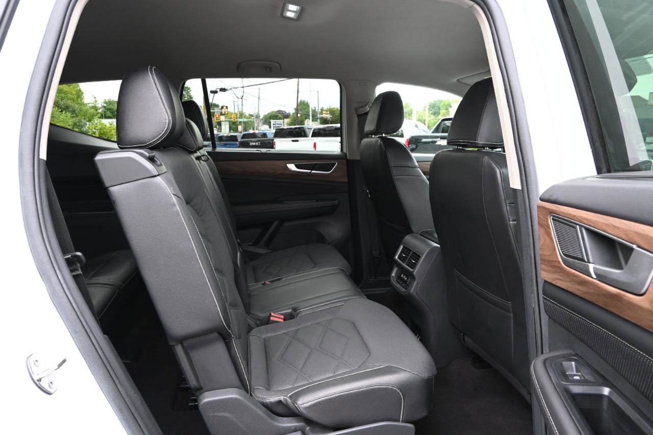 Used 2024 Volkswagen Atlas SE image 30