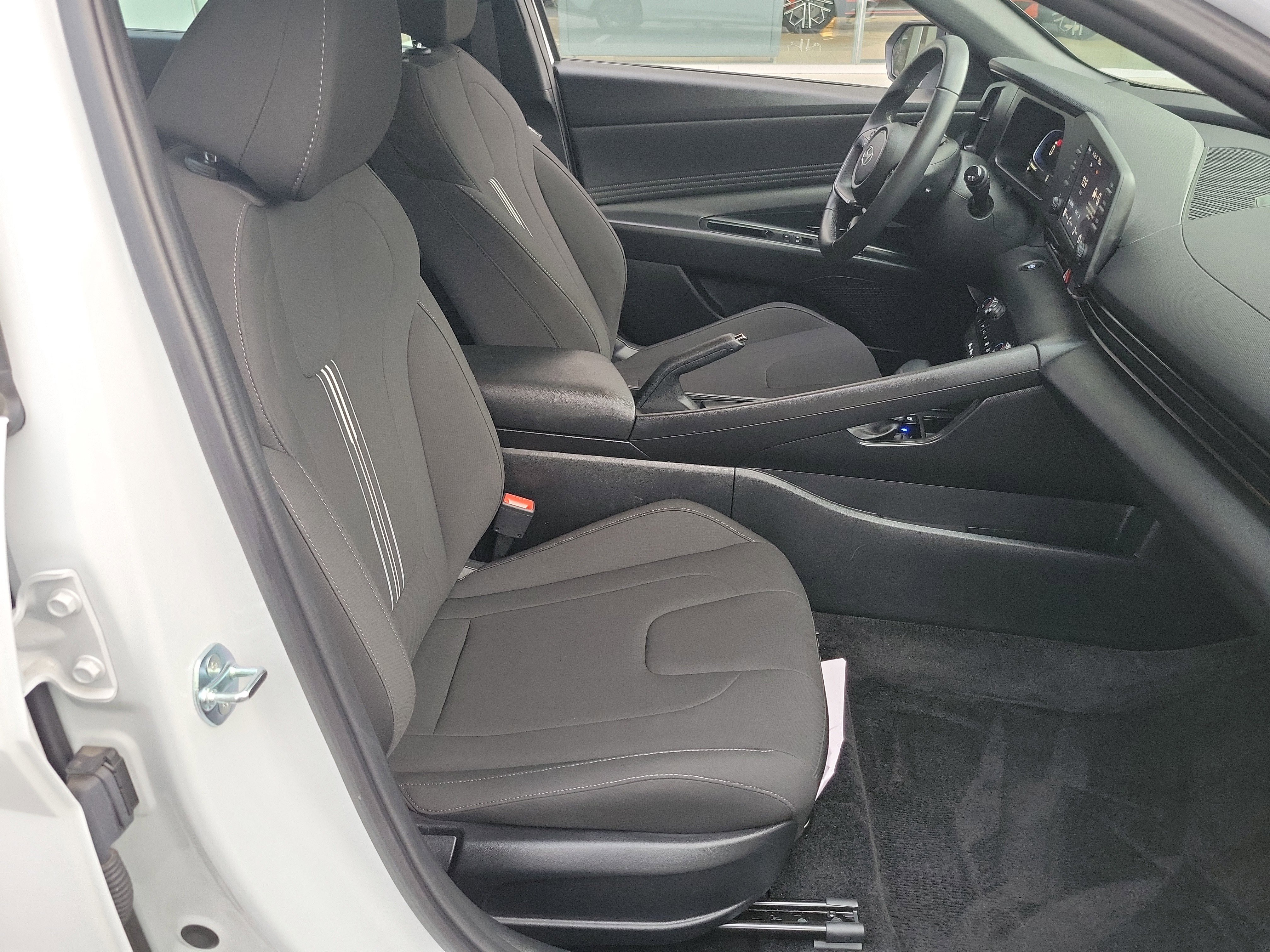 Certified 2025 Hyundai Elantra Sport image 17