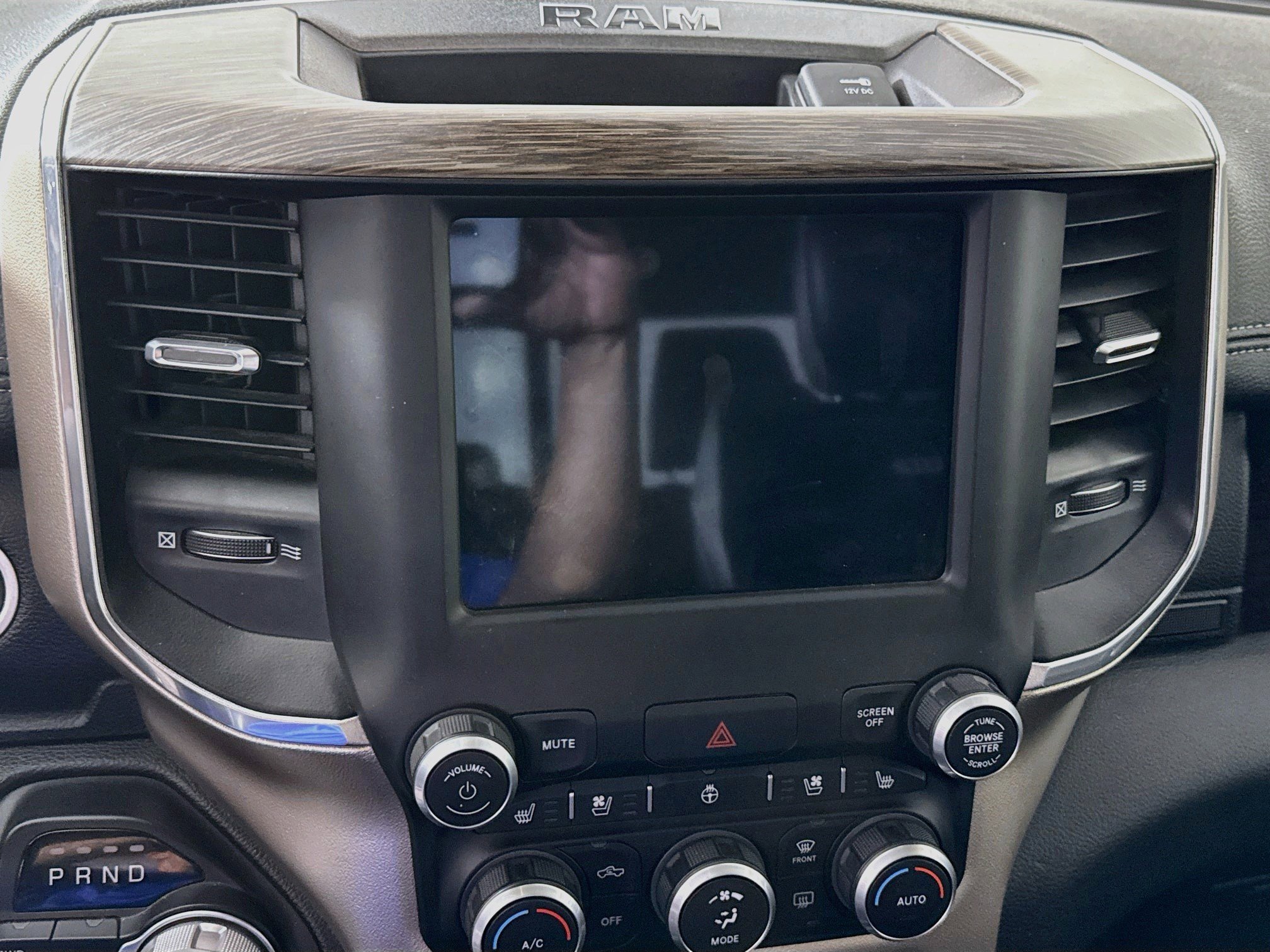 Used 2019 RAM 1500 Laramie AWD/4WD image 18