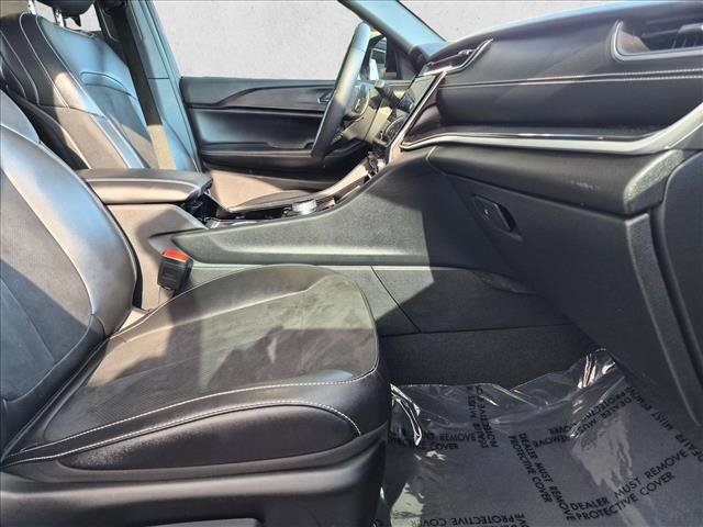 Used 2023 Jeep Grand Cherokee Altitude AWD/4WD image 29