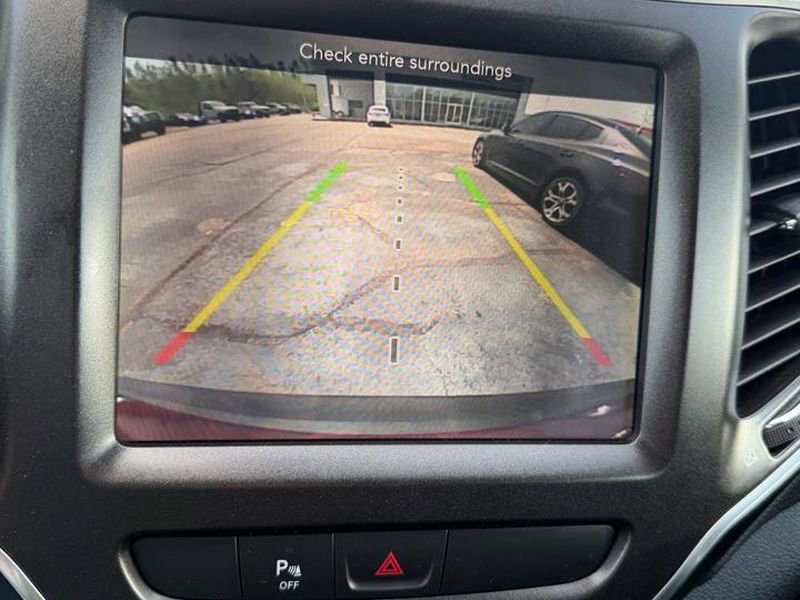 Used 2019 Jeep Cherokee Trailhawk w/ Cold Weather Group AWD/4WD image 17