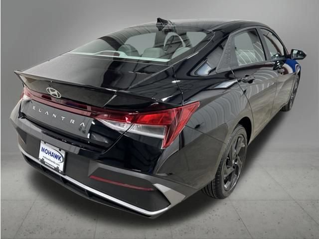 Used 2026 Hyundai Elantra Sport FWD image 5