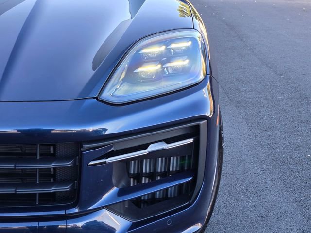 Used 2025 Porsche Cayenne image 12