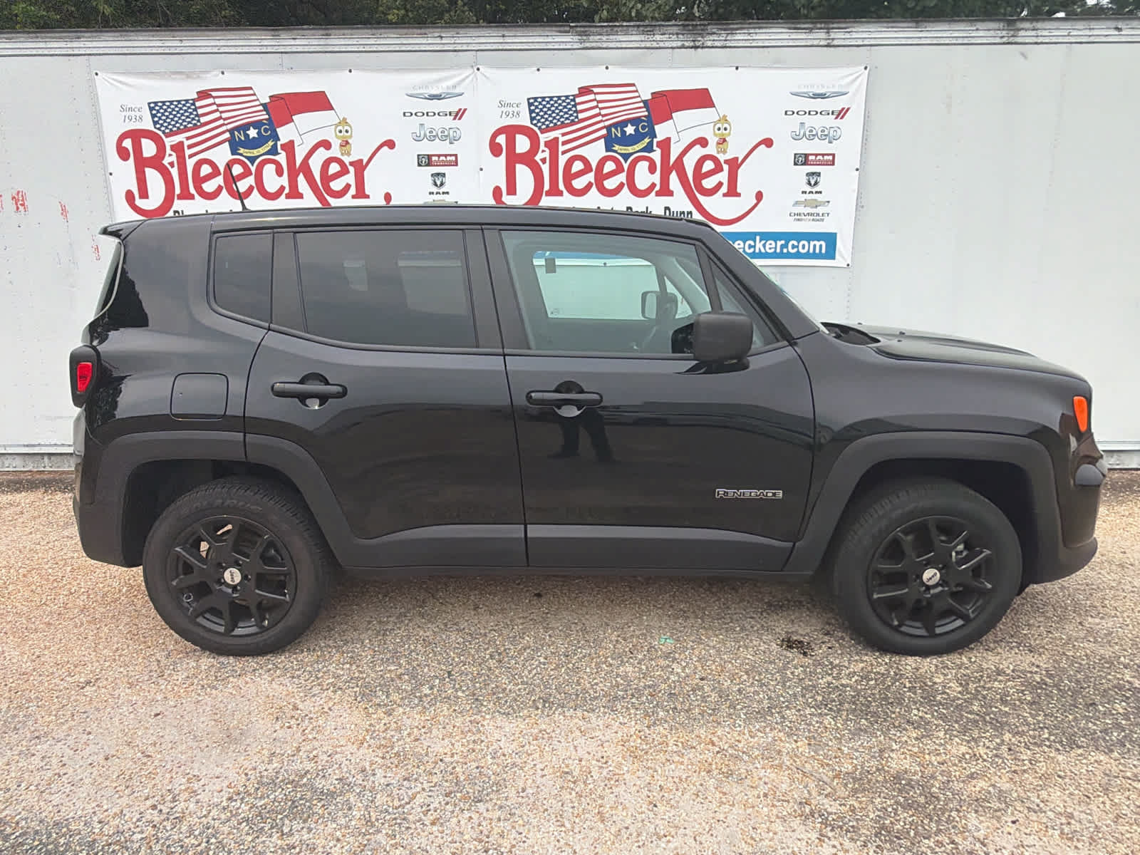 Used 2023 Jeep Renegade Latitude AWD/4WD image 2