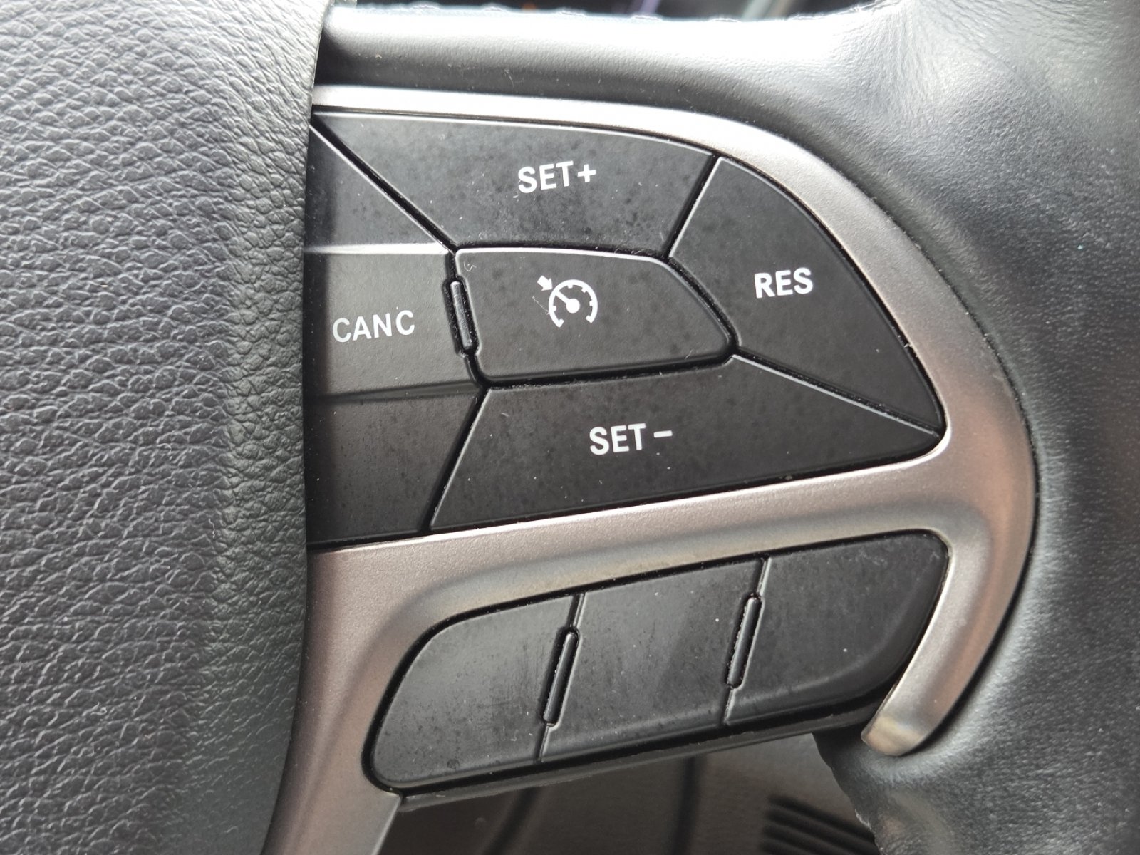 Used 2019 Jeep Grand Cherokee Altitude AWD/4WD image 7