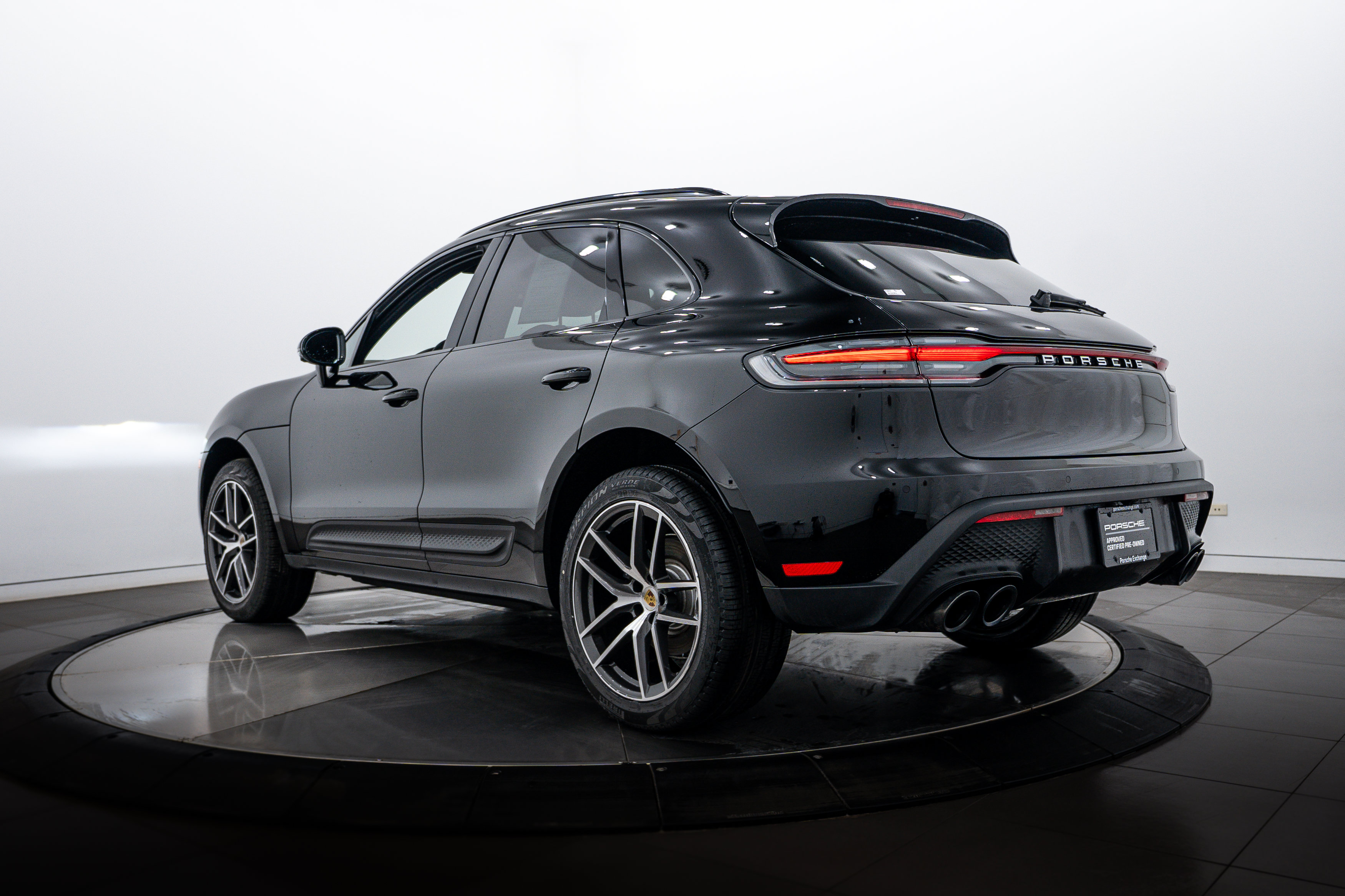 Certified 2026 Porsche Macan AWD/4WD image 3