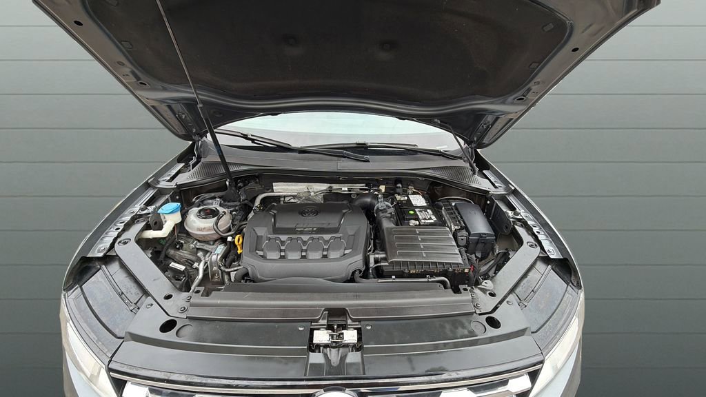 Used 2020 Volkswagen Tiguan SE AWD/4WD image 33