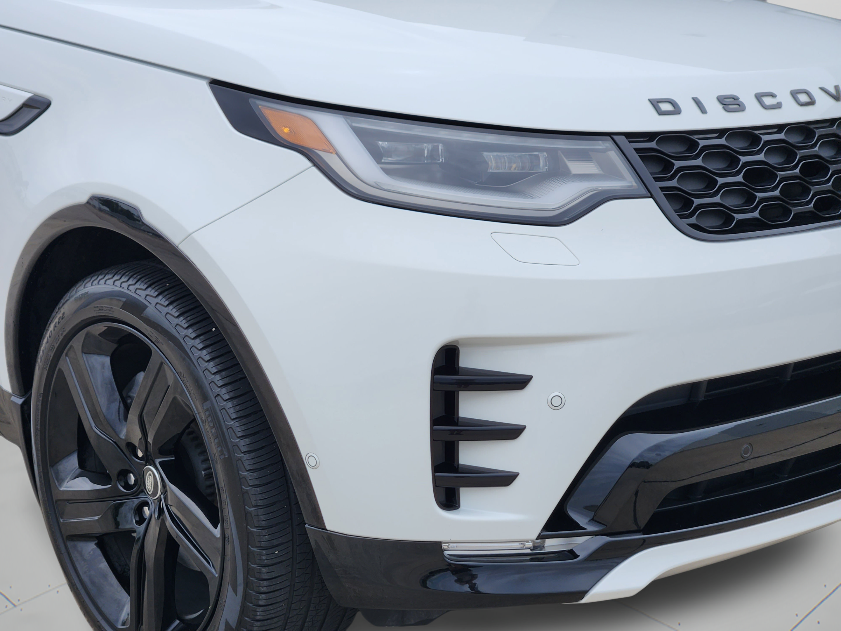 Certified 2025 Land Rover Discovery Dynamic SE AWD/4WD image 33