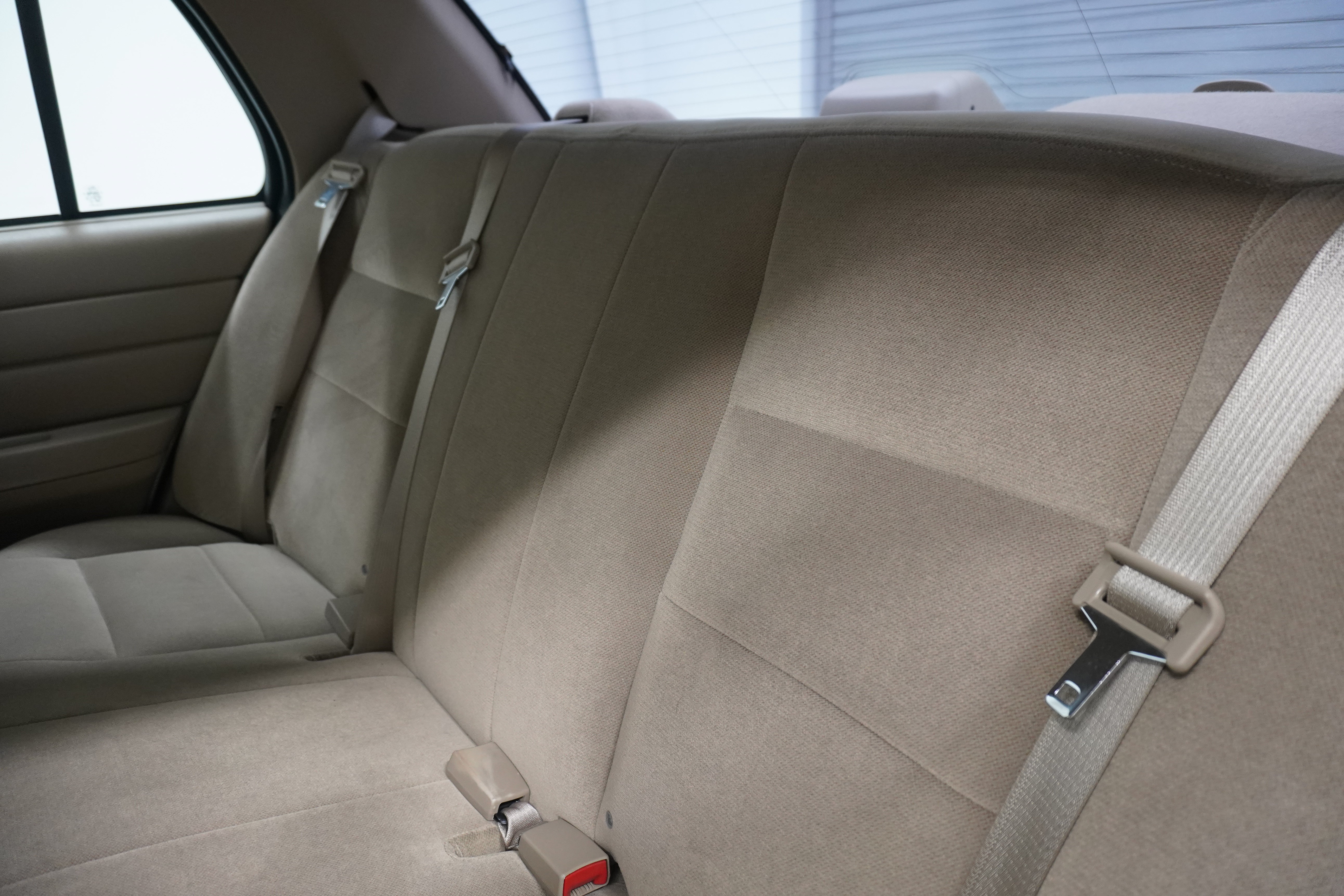 Used 2004 Ford Crown Victoria LX RWD image 11