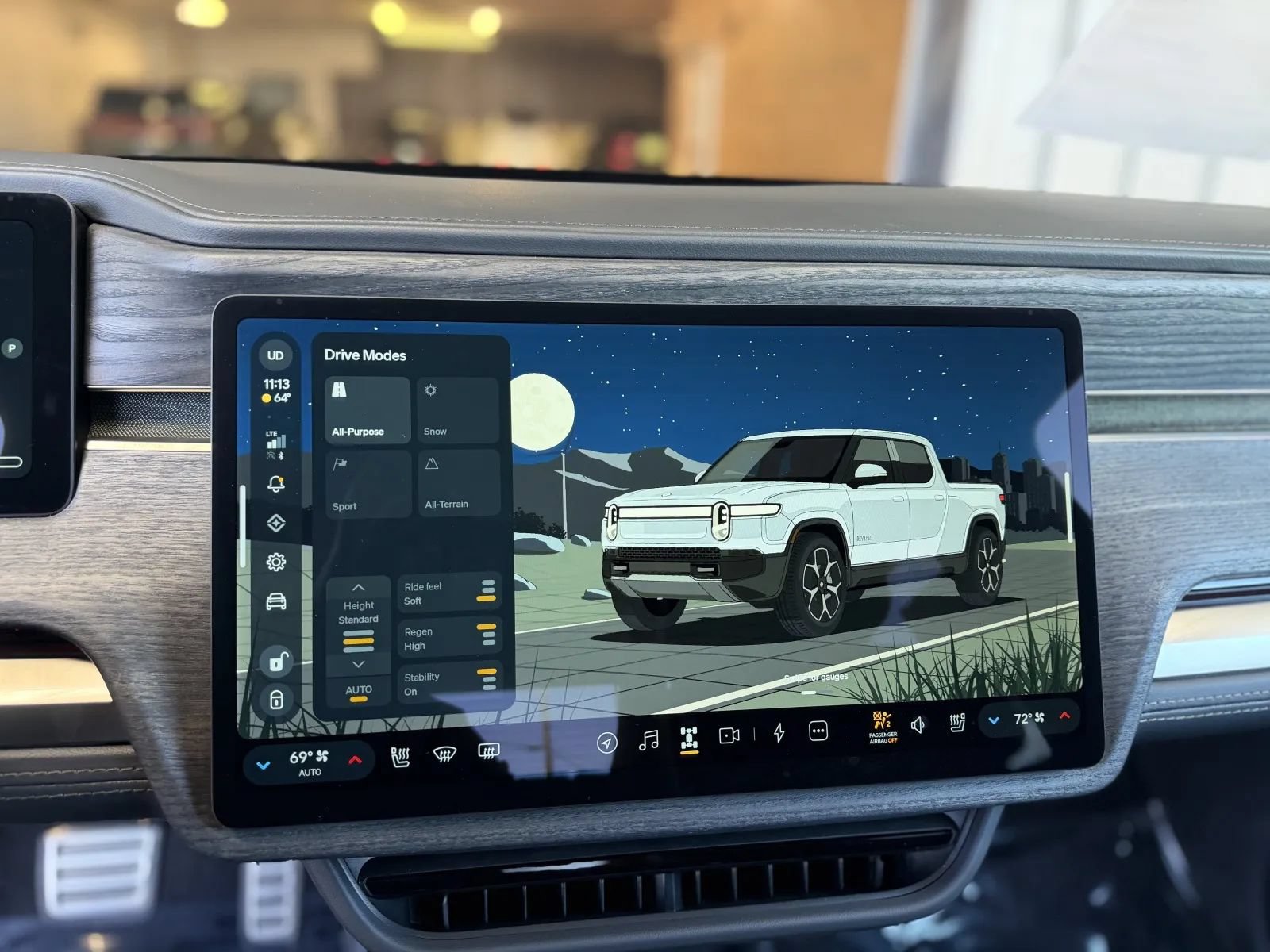 Used 2023 Rivian R1T Adventure Dual AWD/4WD image 29