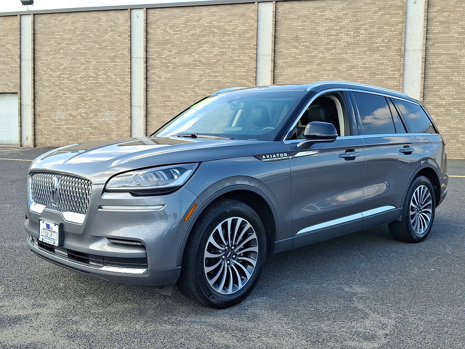 Used 2023 Lincoln Aviator AWD w/ Premium Package image 3