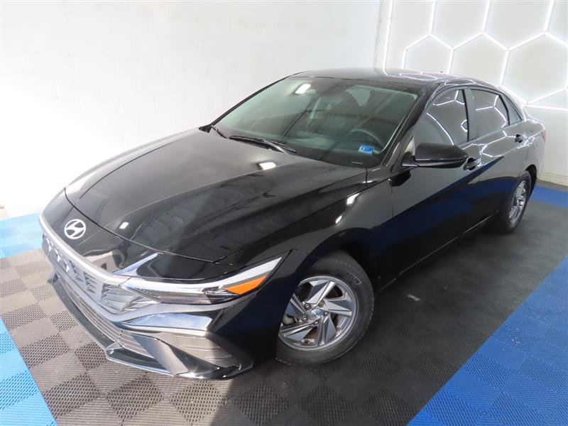 Used 2024 Hyundai Elantra SE FWD image 4
