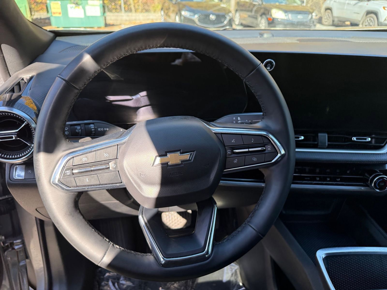 Used 2025 Chevrolet Equinox LT image 28