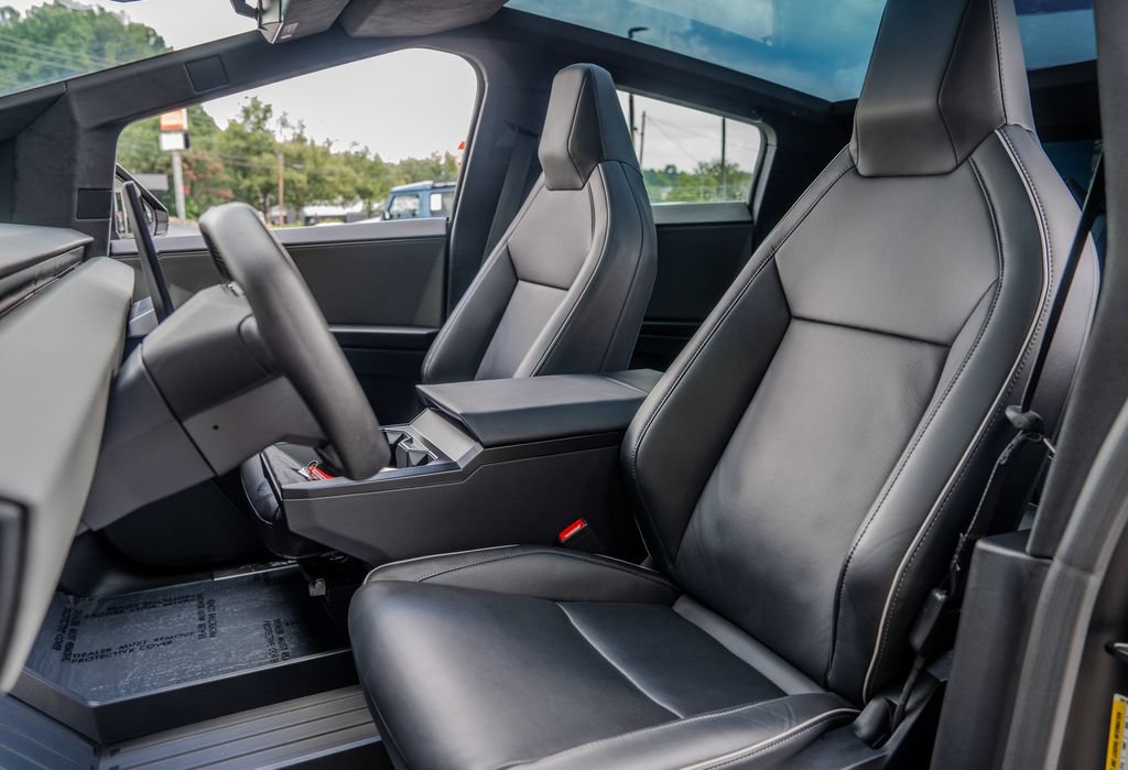 Used 2025 Tesla Cybertruck AWD Crew Cab image 17