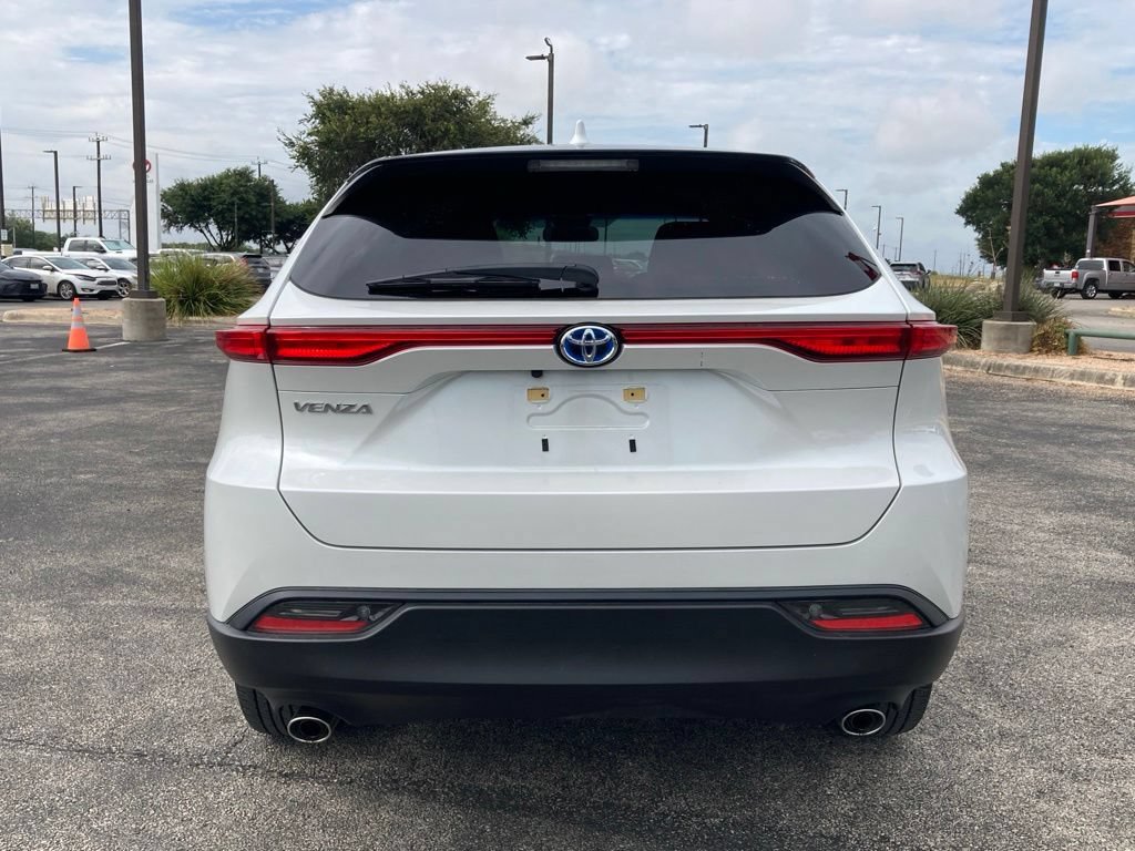 Certified 2024 Toyota Venza LE AWD/4WD image 6