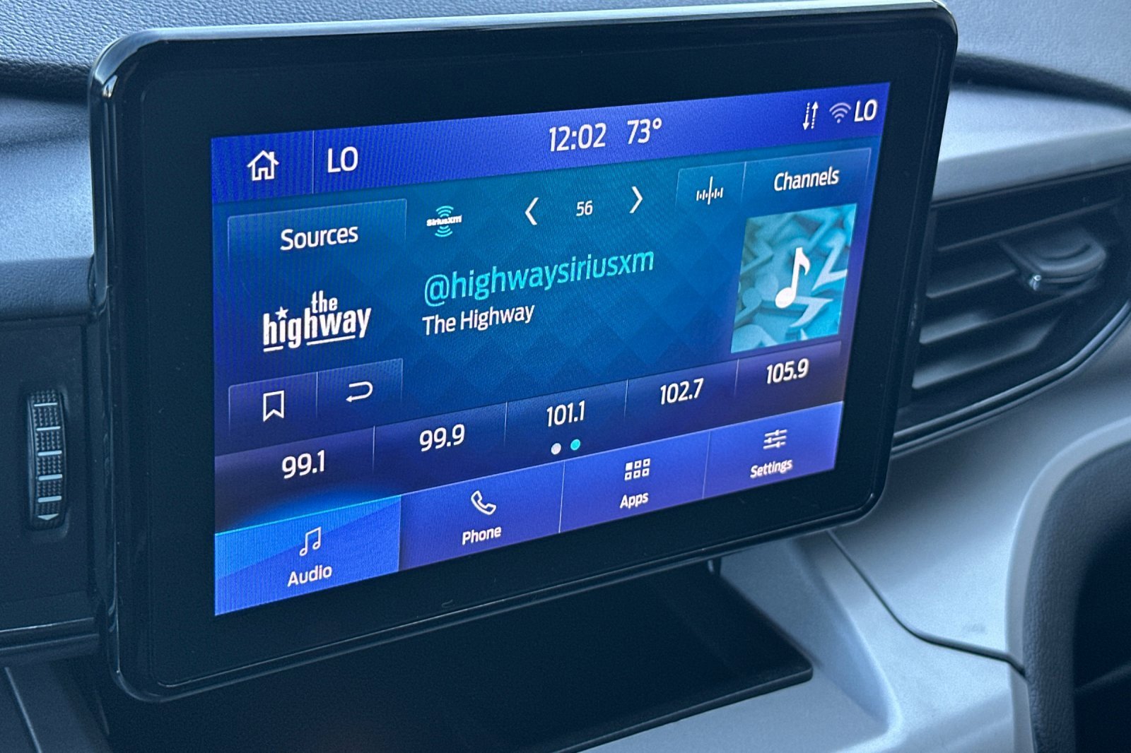 Used 2024 Ford Explorer XLT image 19