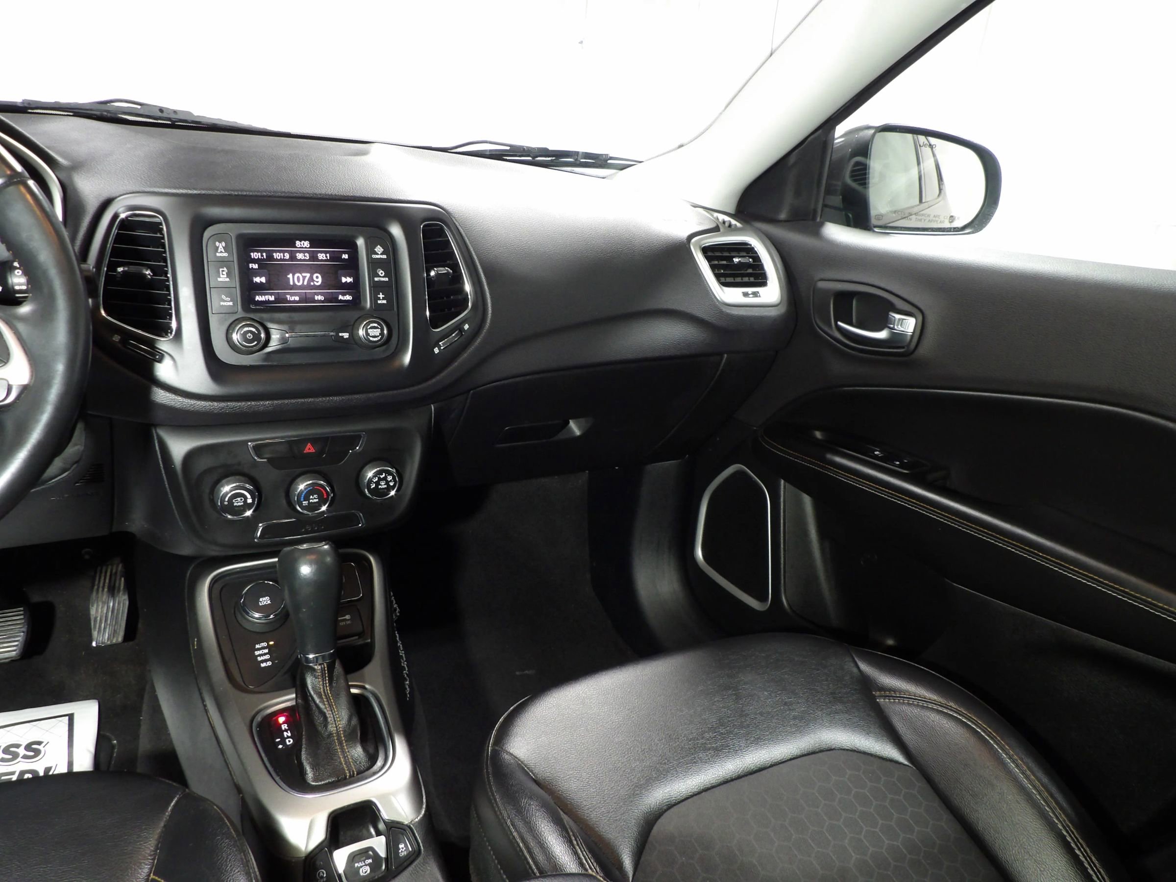 Used 2017 Jeep Compass Latitude image 12