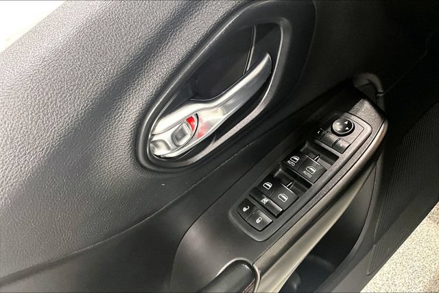 Used 2020 Jeep Cherokee Trailhawk w/ Comfort & Convenience Group AWD/4WD image 46