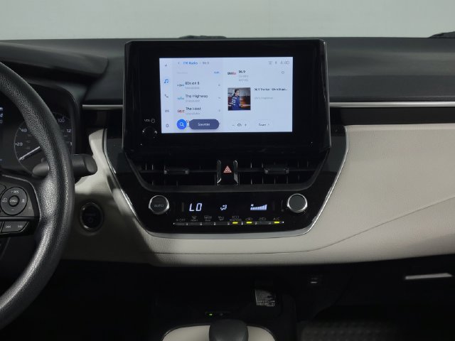 Used 2025 Toyota Corolla LE w/ LE Premium Package FWD image 22