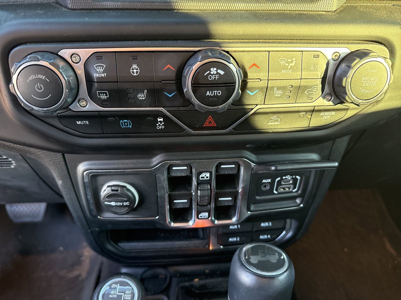 Used 2023 Jeep Wrangler Unlimited Sahara w/ Cold Weather Group image 15