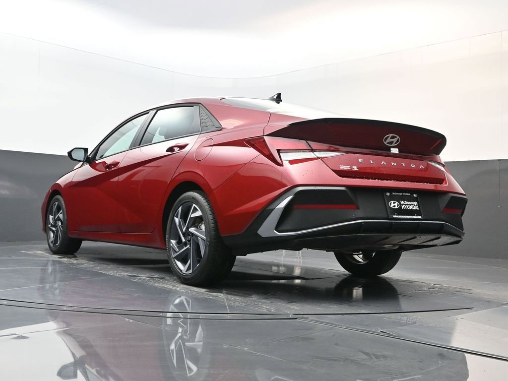Certified 2025 Hyundai Elantra Sport image 18