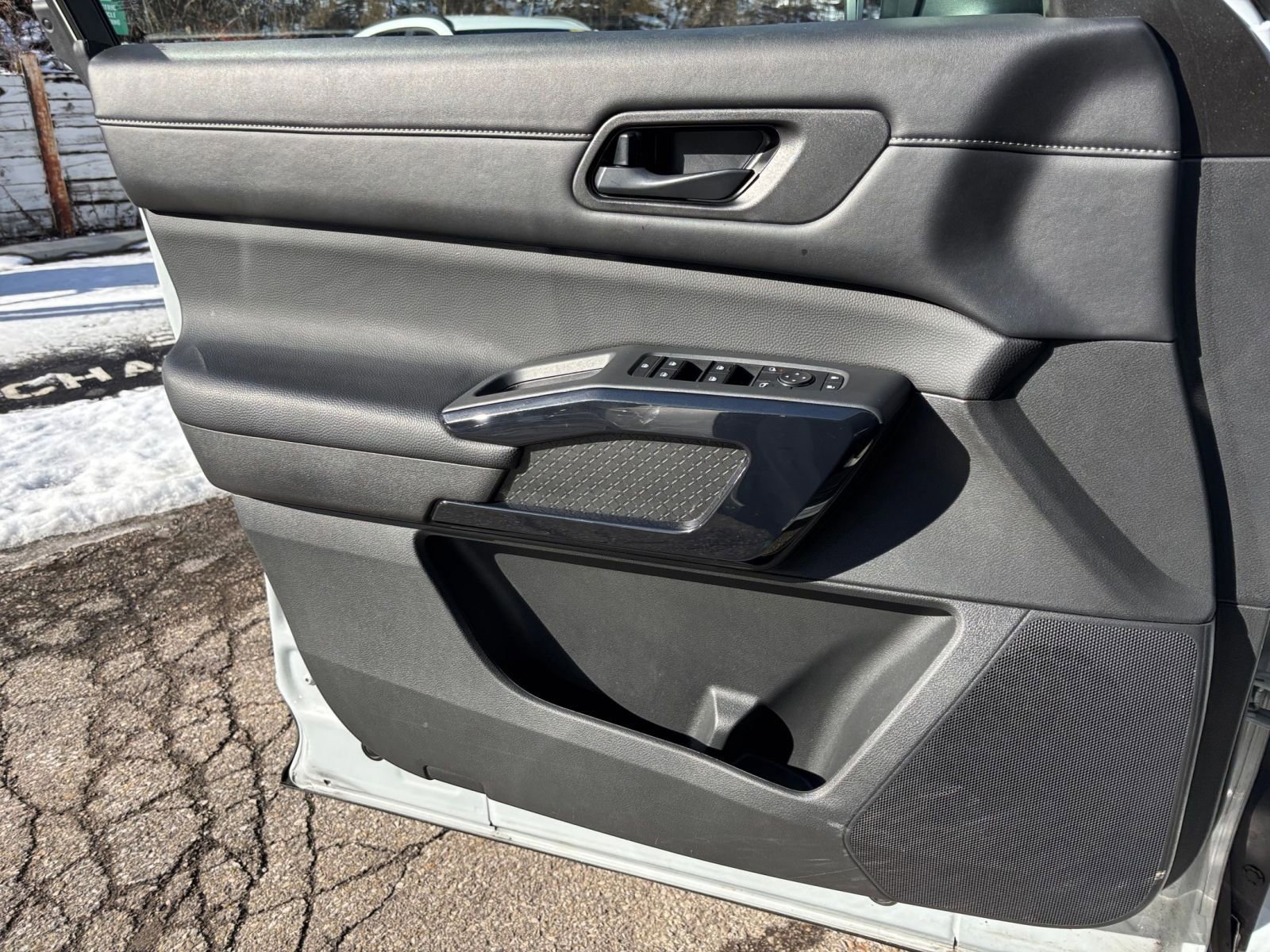 Used 2025 Nissan Pathfinder SV image 20