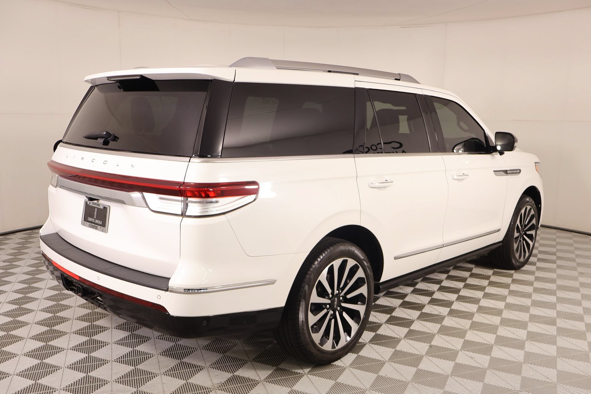 Used 2022 Lincoln Navigator Reserve AWD/4WD image 22