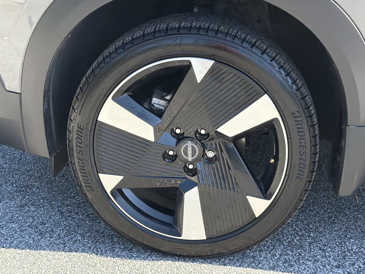 Certified 2025 Nissan Kicks SR w/ SR Premium Package FWD image 31