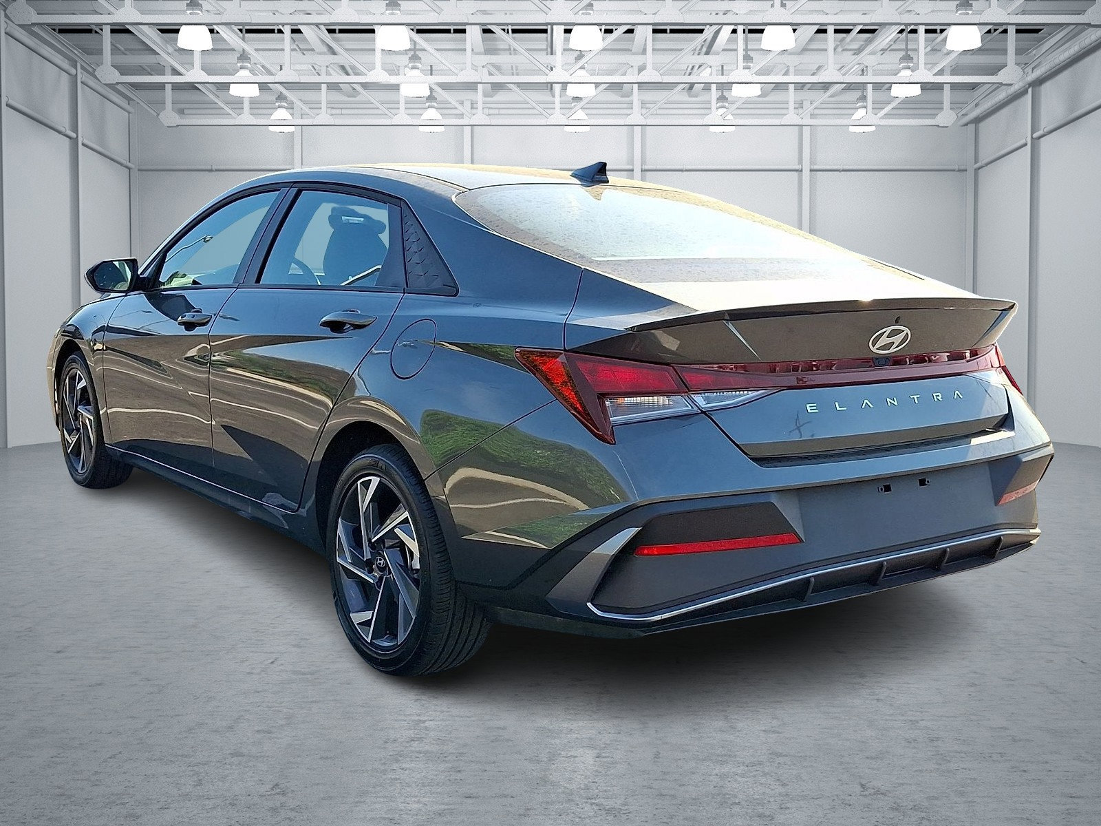 Certified 2025 Hyundai Elantra Sport FWD image 4