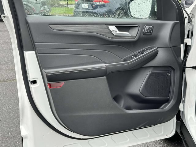 New 2024 Ford Escape SE w/ PHEV Premium Package FWD image 12