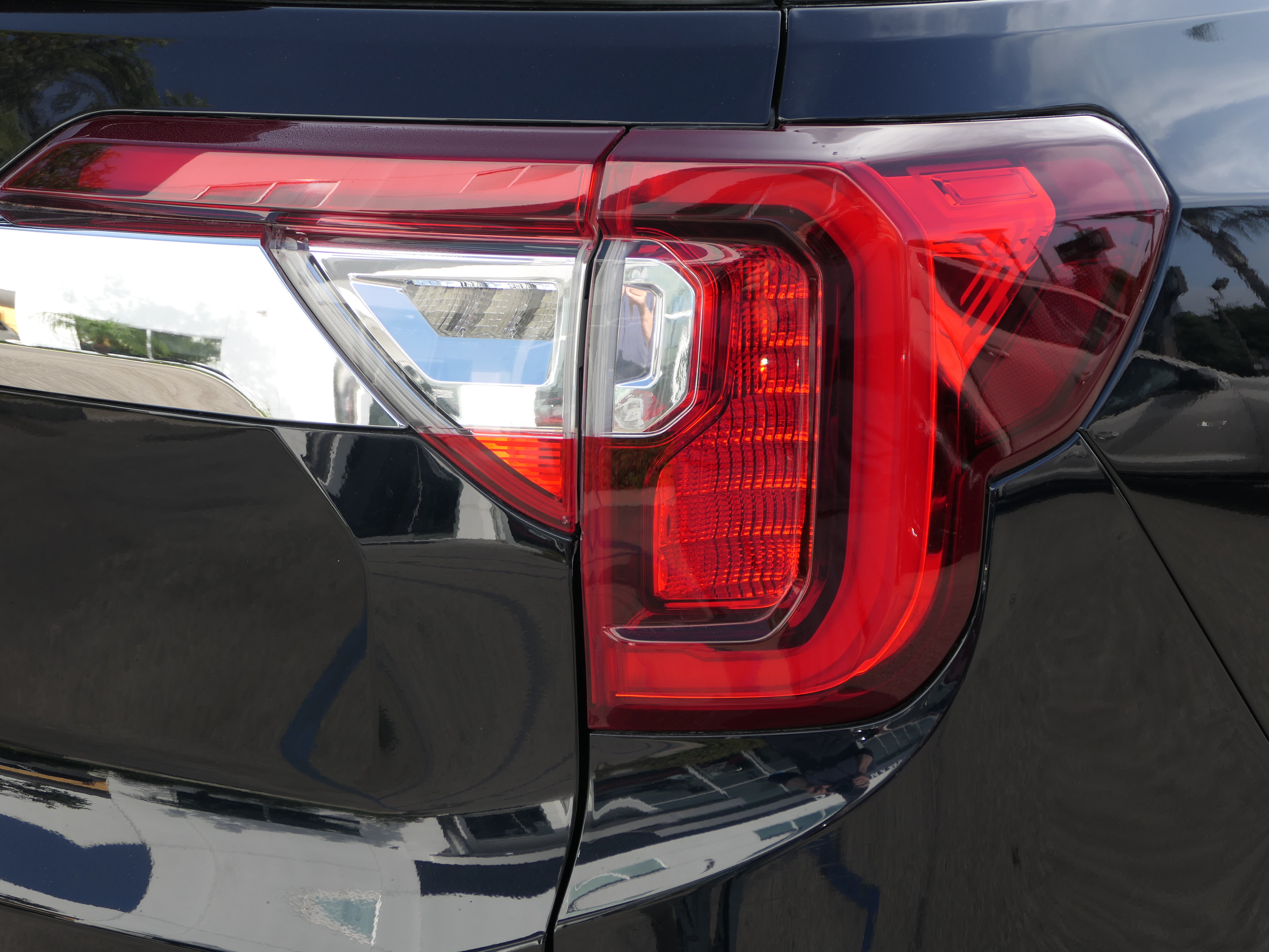 Used 2021 GMC Acadia SLE w/ Driver Convenience Package FWD image 6